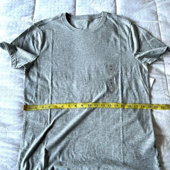 Gap Everyday Crewneck T-Shirt NWT Size Medium in Grey - Picture 13 of 15